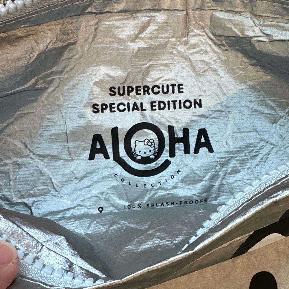 ALOHA Collection Silver Hello Kitty Pouch - Picture 3 of 4